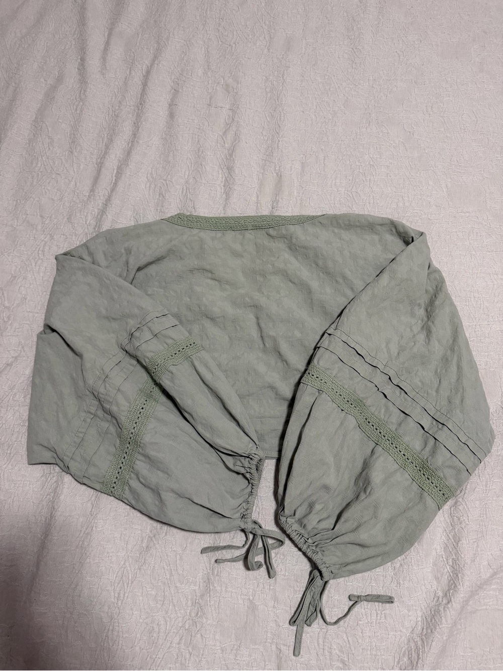Vila Sage Green Cropped Tie-Front Peasant Top - Picture 2 of 4